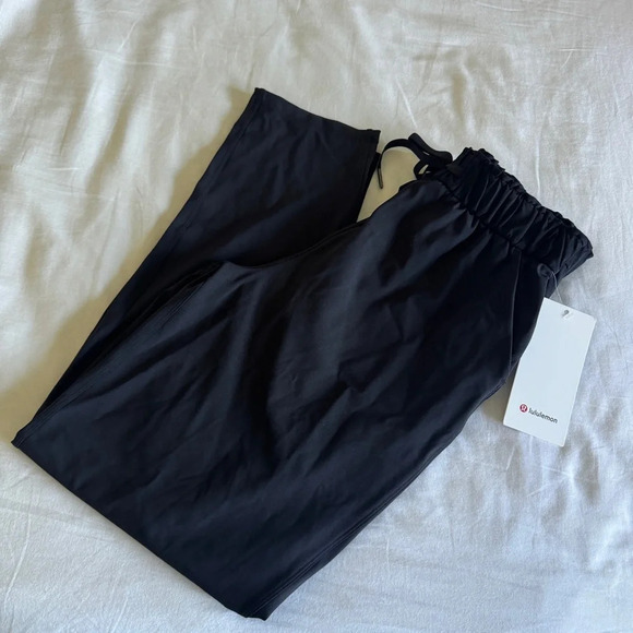 lululemon athletica Pants - 🆕🖤 Lululemon Keep Moving Pant Black